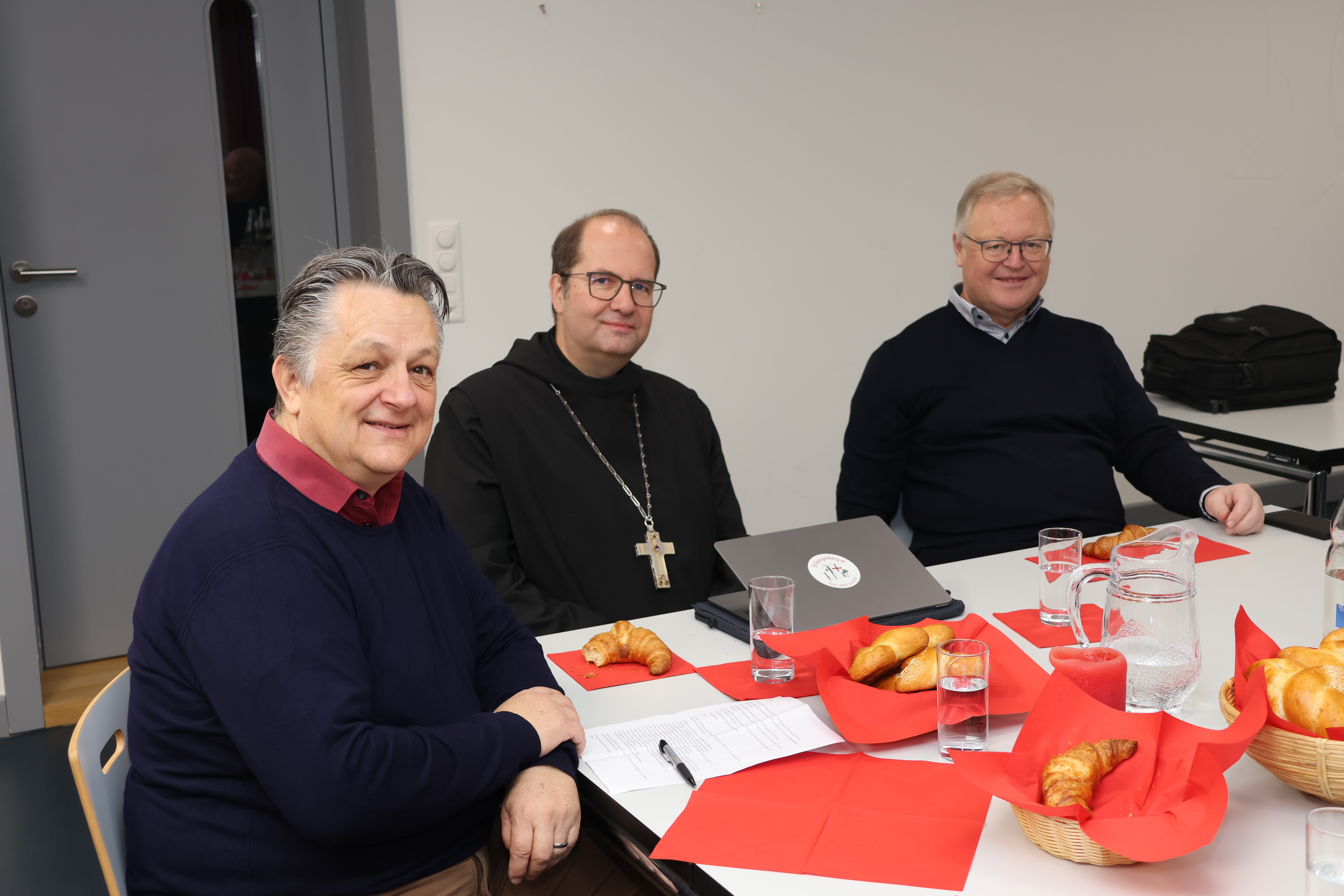 Gedankenaustausch und Stärkung bei gemeinsamer Kaffeepause. Foto: Arnold Landtwing